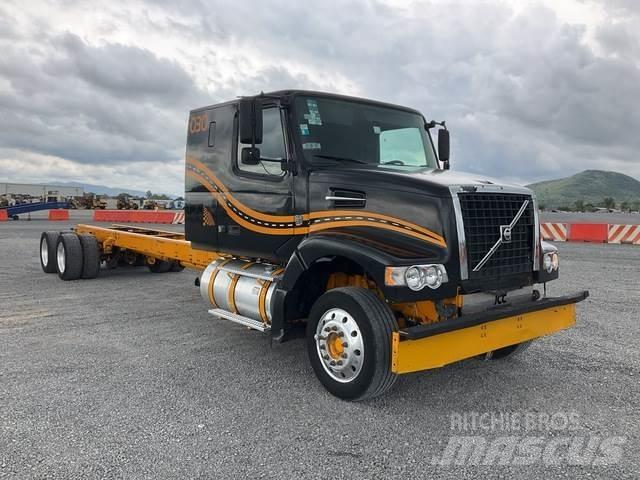 Volvo VHD64F 駕駛室與內部