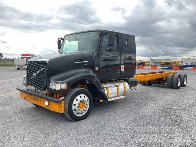 Volvo VHD64F 駕駛室與內部