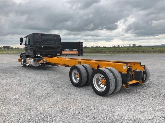 Volvo VHD64F 駕駛室與內部