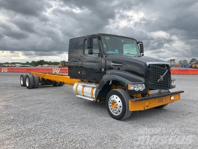 Volvo VHD64F 駕駛室與內部