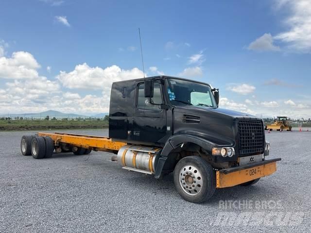 Volvo VHD64F 駕駛室與內部