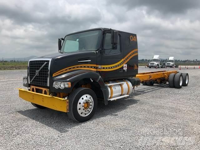 Volvo VHD64F 駕駛室與內部