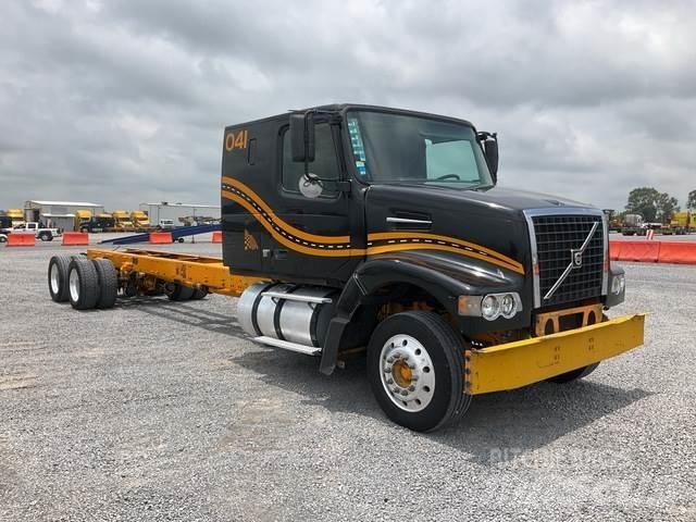 Volvo VHD64F 駕駛室與內部