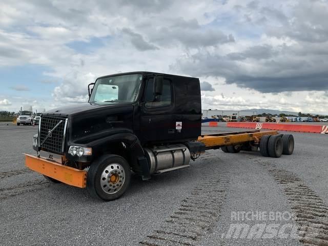 Volvo VHD64F 駕駛室與內部