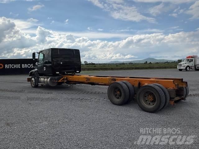 Volvo VHD64F 駕駛室與內部