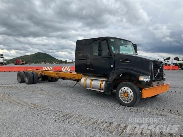 Volvo VHD64F 駕駛室與內部