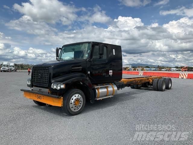 Volvo VHD64F 駕駛室與內部