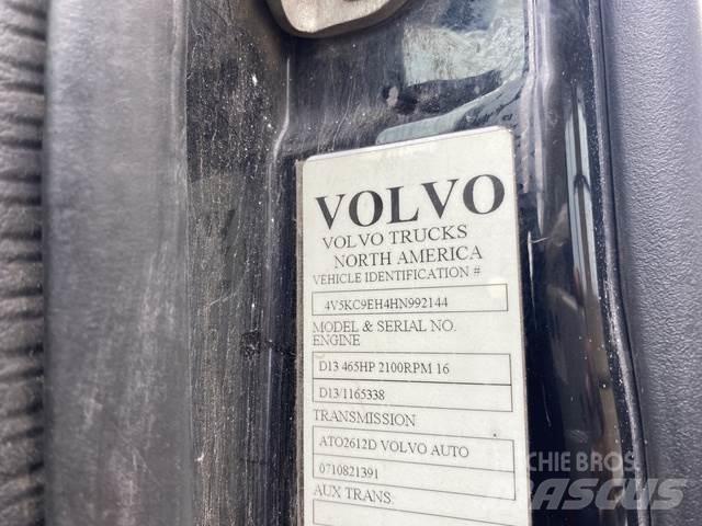 Volvo VHD64F 駕駛室與內部
