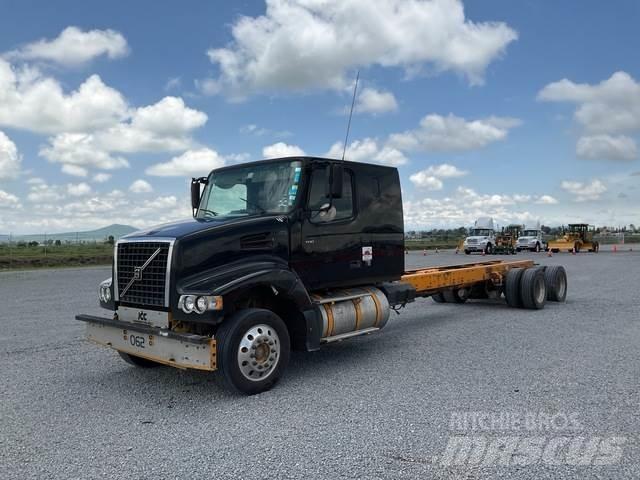 Volvo VHD64F 駕駛室與內部