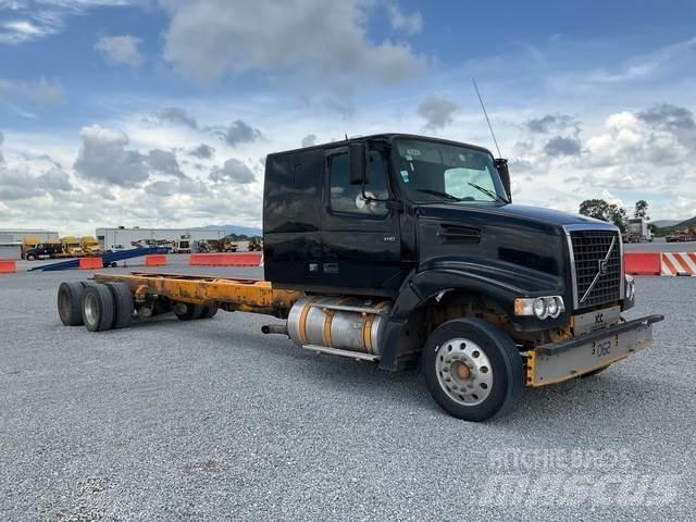 Volvo VHD64F 駕駛室與內部
