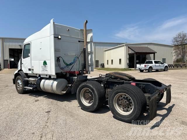 Volvo VNL 曳引機組件