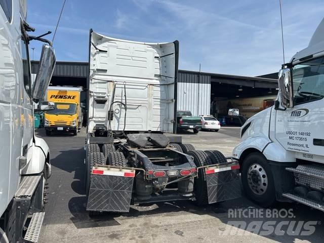 Volvo VNL 曳引機組件