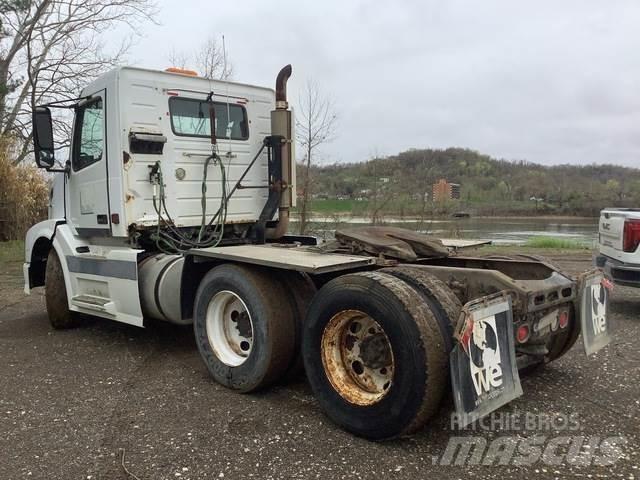 Volvo VNL 曳引機組件