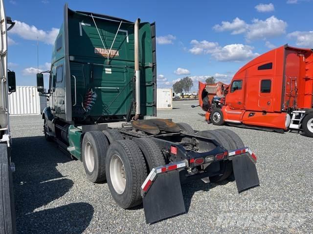 Volvo VNL 曳引機組件