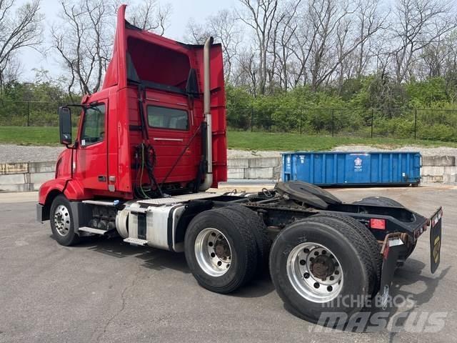 Volvo VNL 曳引機組件