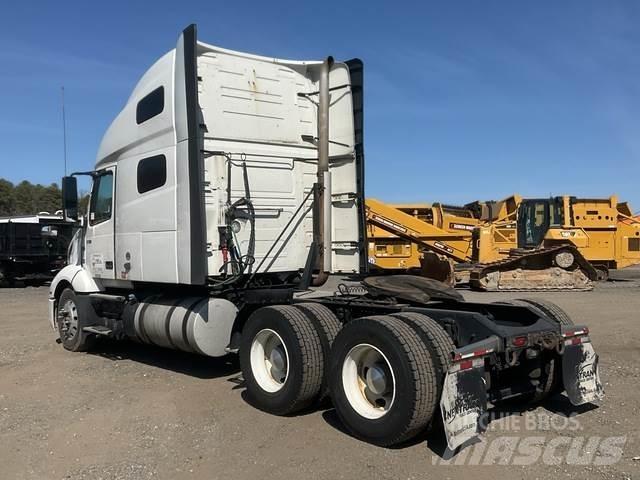 Volvo VNL 曳引機組件
