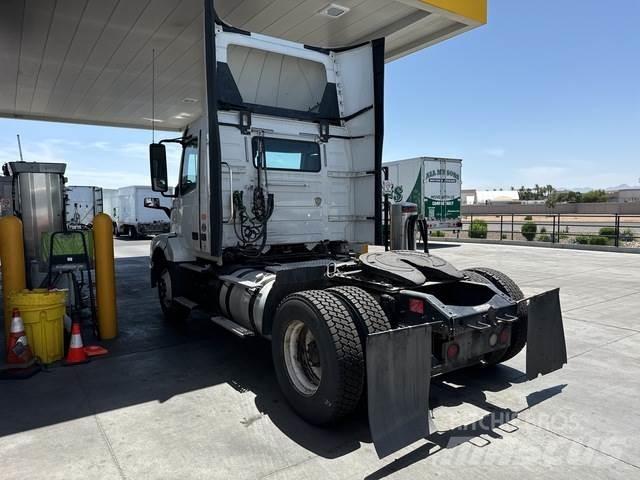 Volvo VNL 曳引機組件