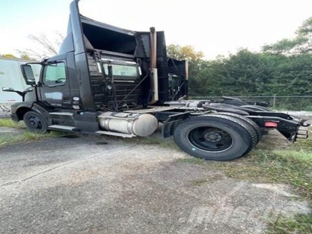 Volvo VNL 曳引機組件