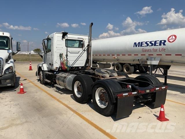 Volvo VNL 曳引機組件
