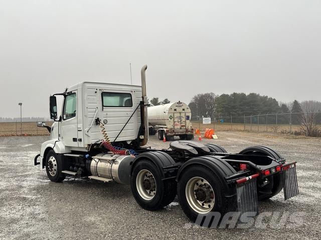 Volvo VNL 曳引機組件