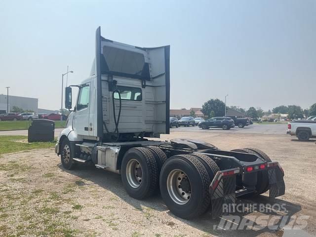 Volvo VNL 300 曳引機組件