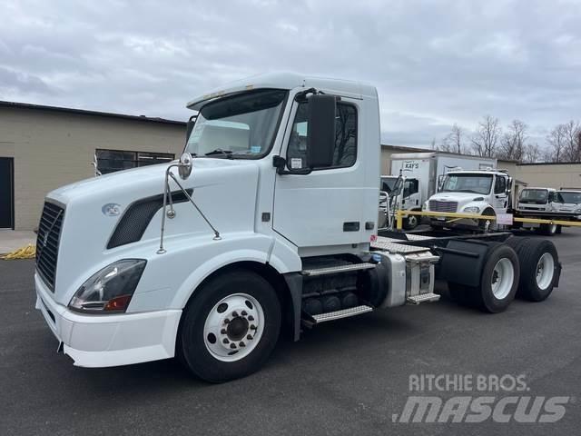 Volvo VNL64T 曳引機組件