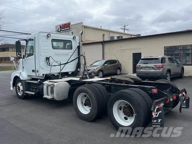 Volvo VNL64T 曳引機組件