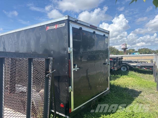 Wells Cargo  箱體拖車