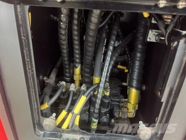 XCMG WF4014 伸縮臂操作車