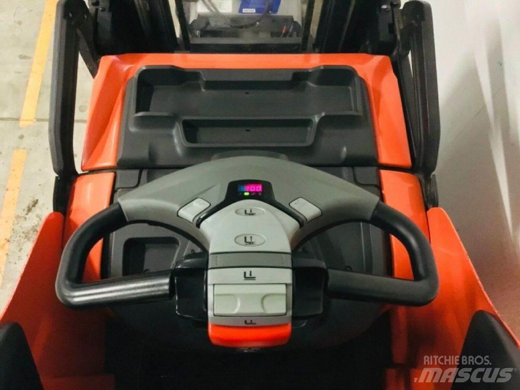BT SPE200D 自走式堆積機
