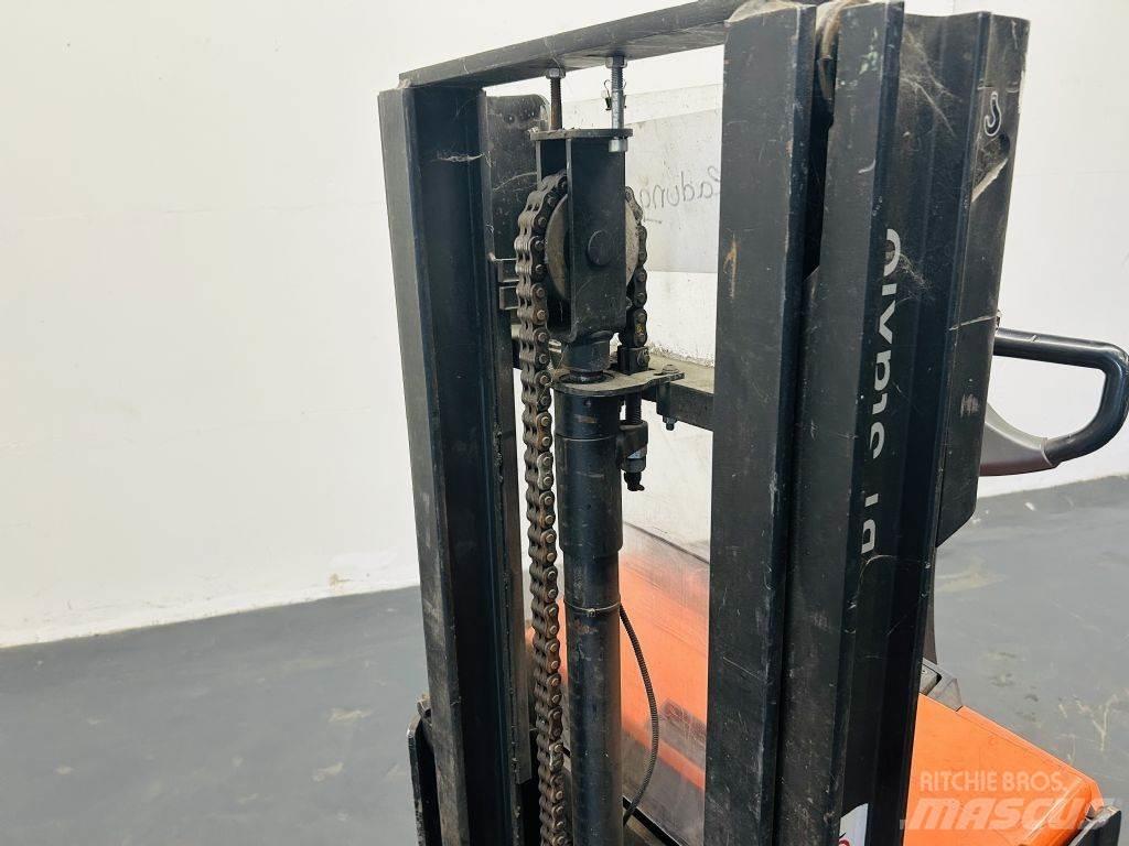 BT SWE200D 行走控制式堆積機