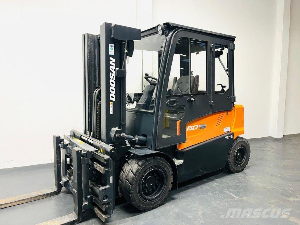 Doosan B50X-7 電動堆高機