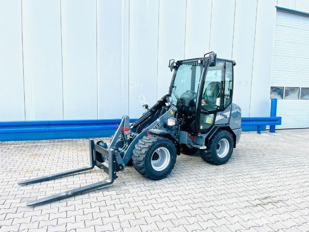 GiANT G2500 X-TRA HD 輪胎式裝載機