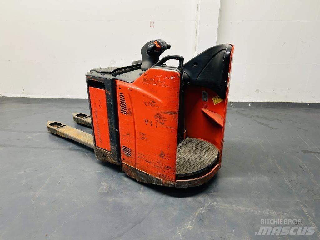 Linde T20SP 自走式堆積機