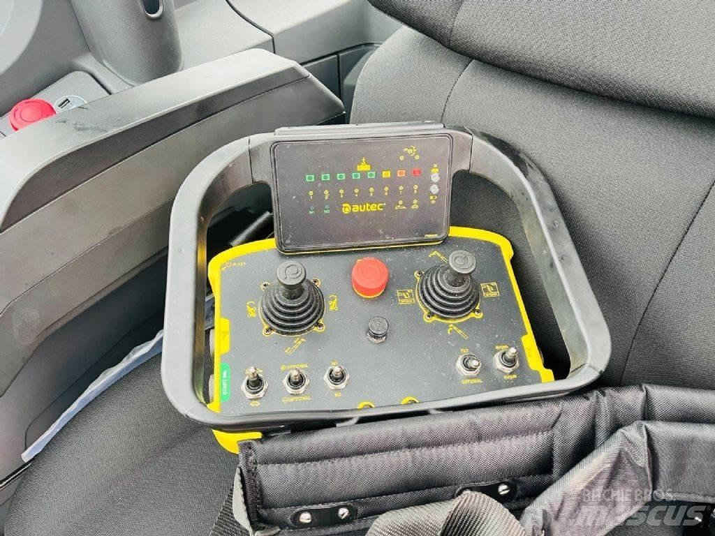Magni RTH 8.27 伸縮臂操作車