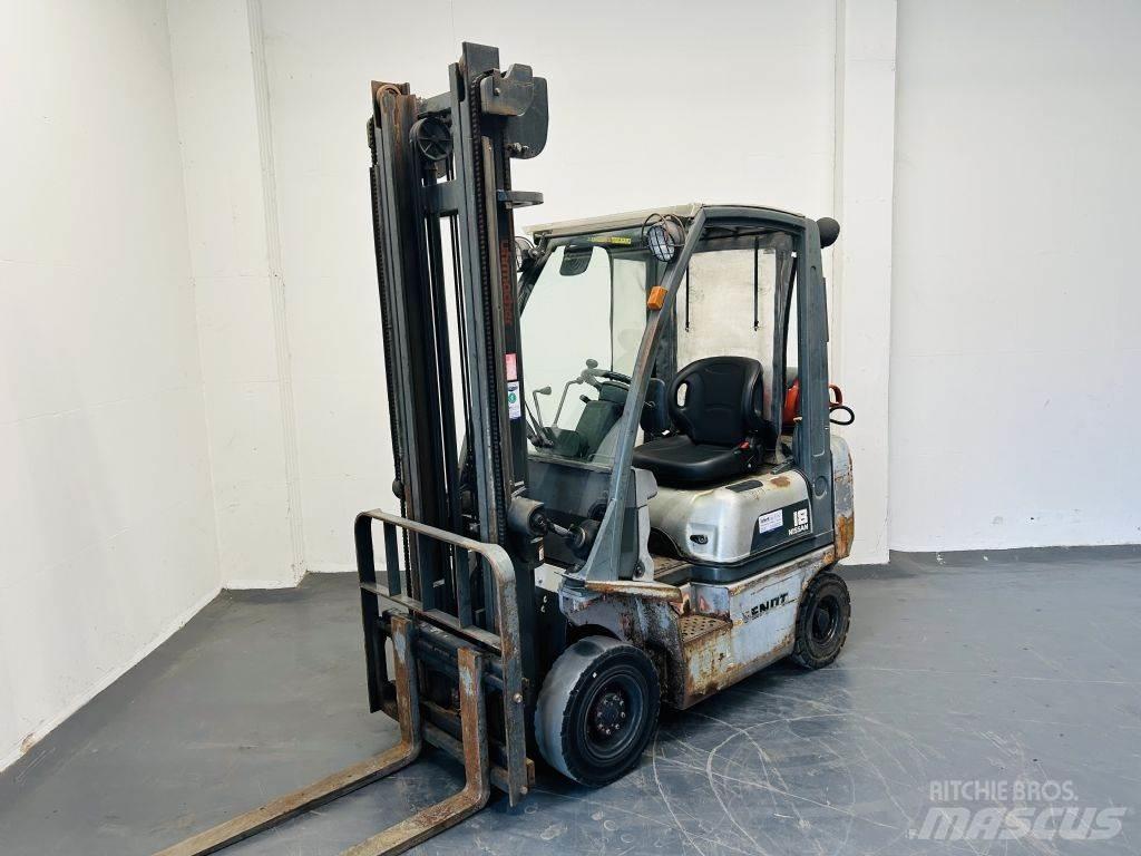 Nissan PD01A18PQ 液化石油氣LPG卡車