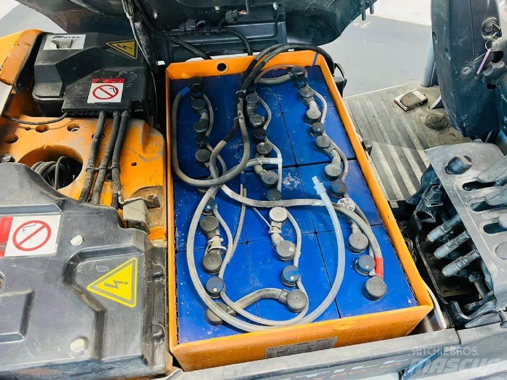 Still RX50-15 電動堆高機