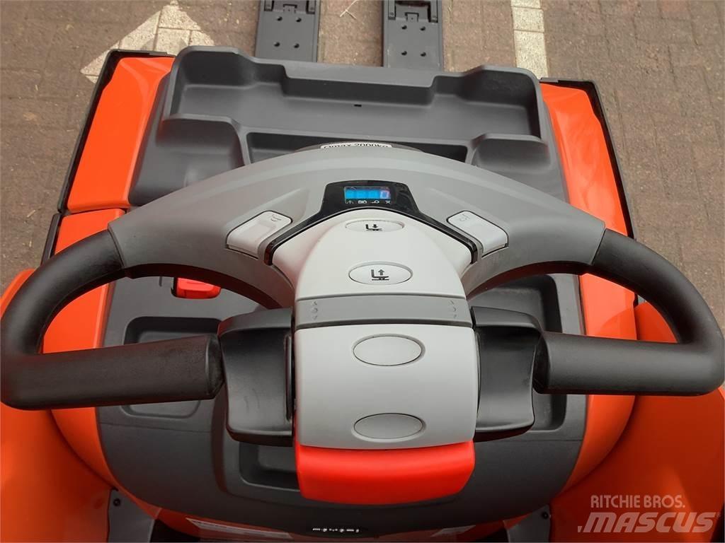 Toyota LPE200 低架升降機