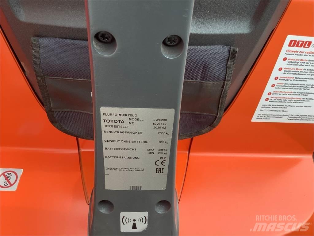 Toyota LWE200 低架升降機