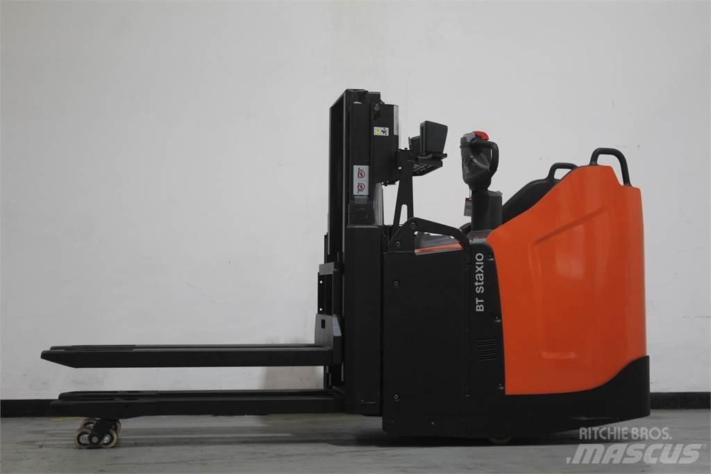 Toyota SPE200D 行走控制式堆積機