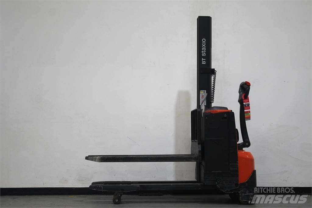 Toyota SWE080L 行走控制式堆積機