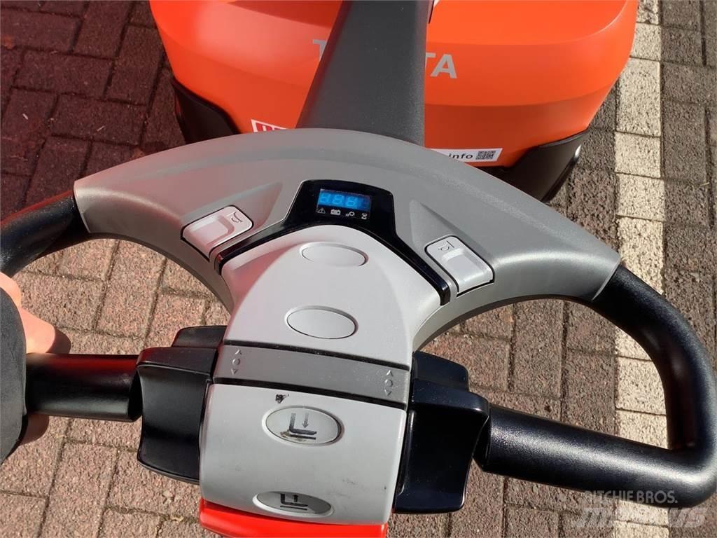 Toyota SWE120 行走控制式堆積機