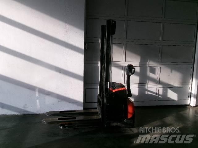 Toyota SWE120 行走控制式堆積機