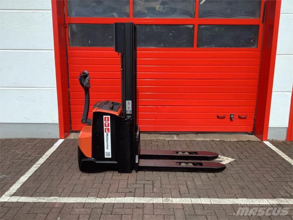 Toyota SWE140 行走控制式堆積機