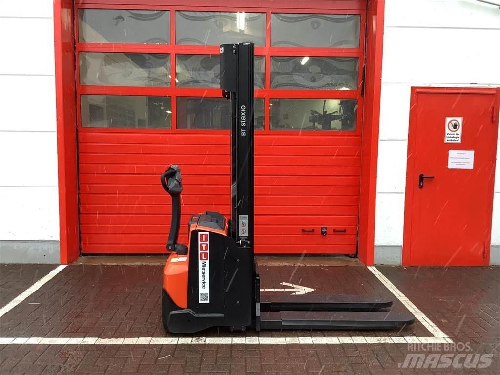 Toyota SWE140L 行走控制式堆積機