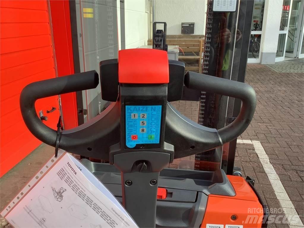 Toyota SWE140L 行走控制式堆積機