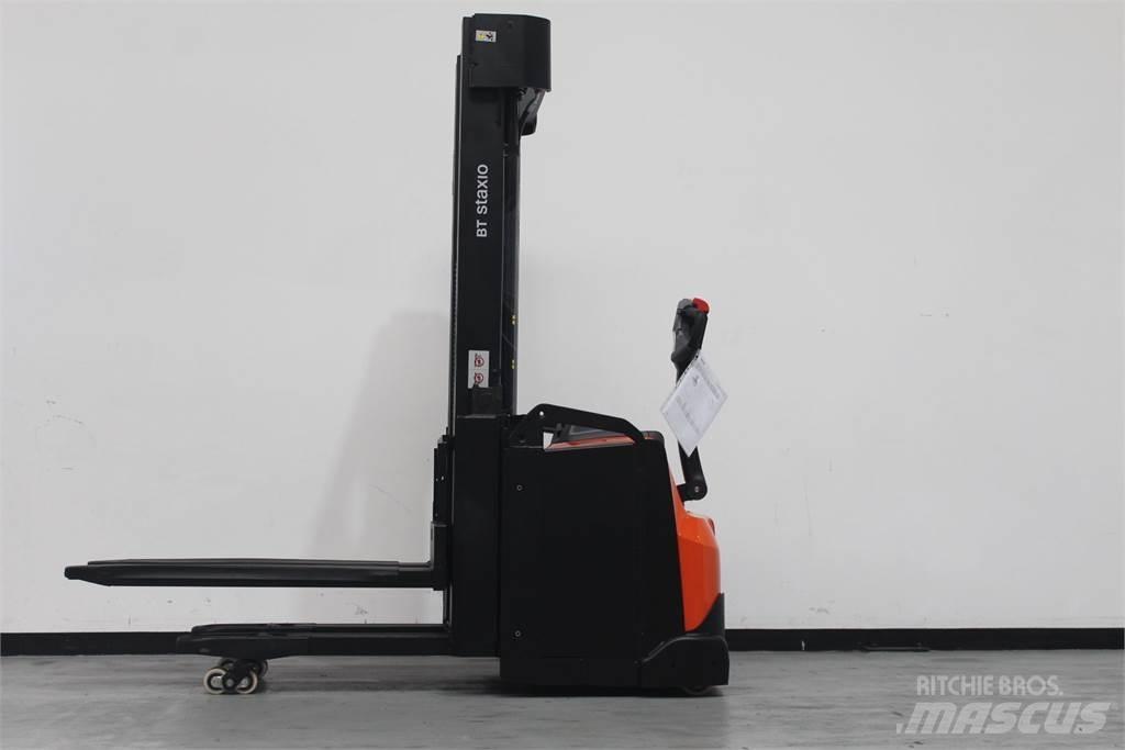 Toyota SWE160L 行走控制式堆積機