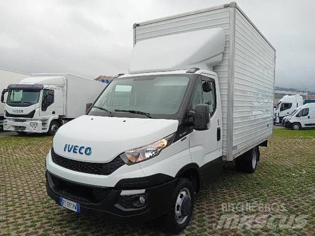 Iveco 35C13 貨箱式卡車
