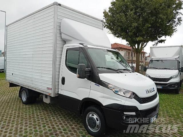 Iveco 35C13 貨箱式卡車