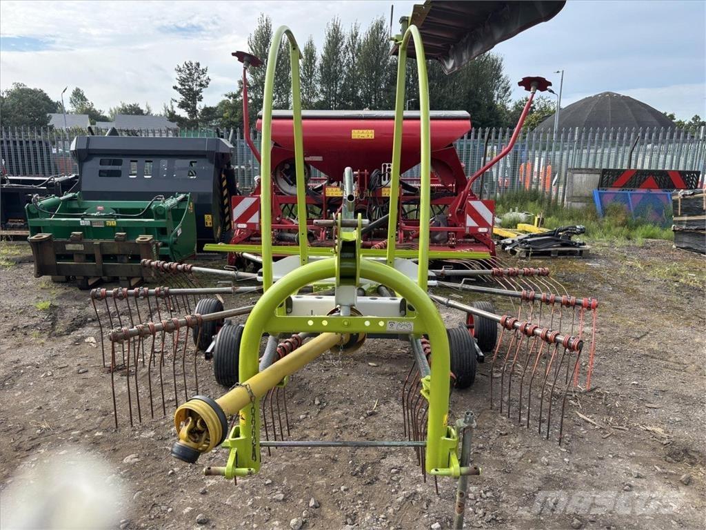 CLAAS LINER 450 耙與翻草機